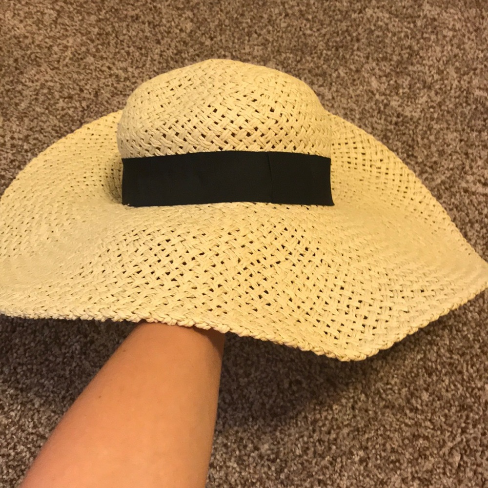 Floppy beach hat